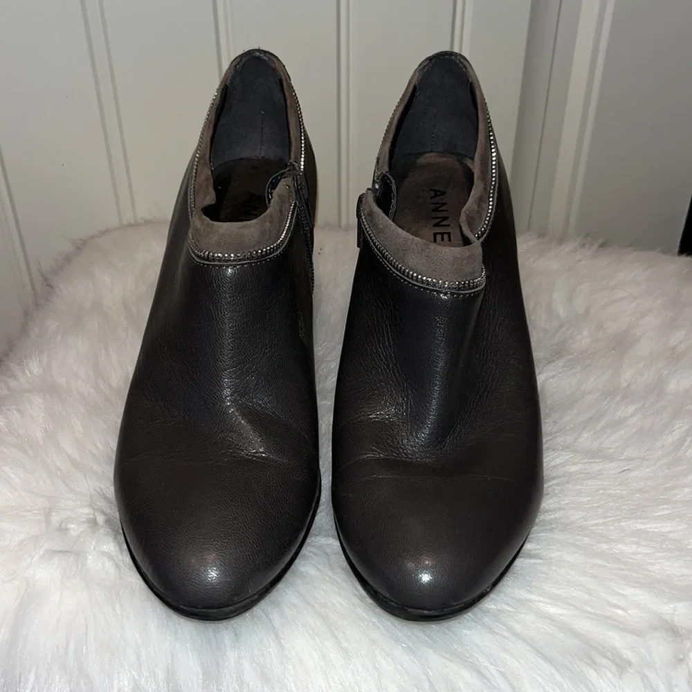 Anne Klein Dalayne Dark Grey Leather Ankle Booties Sz 8 y2K Zipper Detail